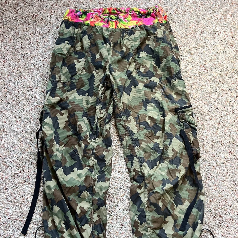 Zumba Fitness Green Camo Cargo Pants with Floral Elastic Waistband